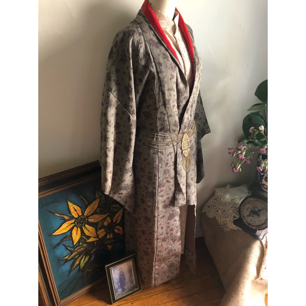 Victorian Silk-Floral Vintage Japanese Kimono - Picture 3 of 8